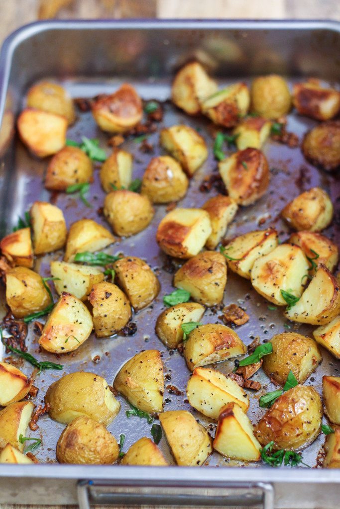 Delicious Garlic Roasted Potatoes